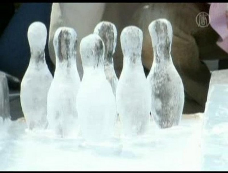 Ice Bowling a Hit in Tokyo
