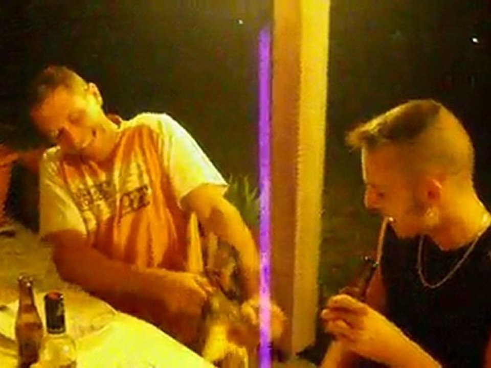 Déchirer un annuaire à mains nues, Bravooo!!!