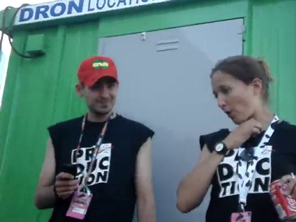 Alison: "tu ne la mets pas sur Fb celle-là, ok?!"