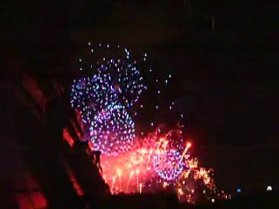 Feu d'artifice 14 juillet 2010 Paris Tour Eiffel Tower video