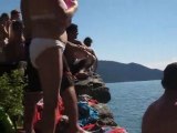 sauts acrobatiques dans le lac Okanagan