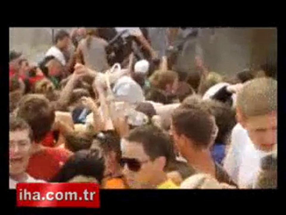 'Aşk Geçidi'nde izdiham: 17 ölü