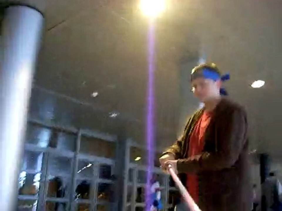 julien se croit dans star wars