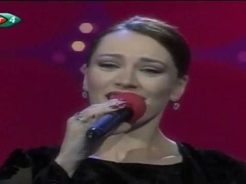 Umut Akyürek £££ BİR GECE ANSIZIN GELEBİLİRİM