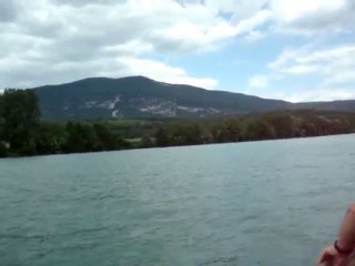 UN TOUR EN BARQUE SUR LE RHONE A LA PECHE