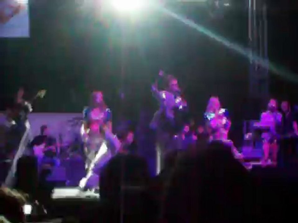 Başkent Üniversitesi / Demet Akalın-Toz Pembe (Canlı)