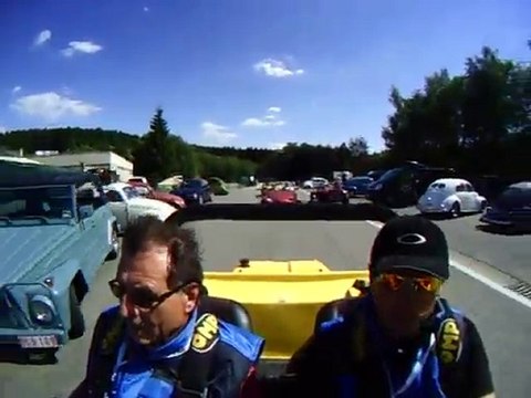 BUG SHOW 2010 - Départ des paddocks F1 vers la piste