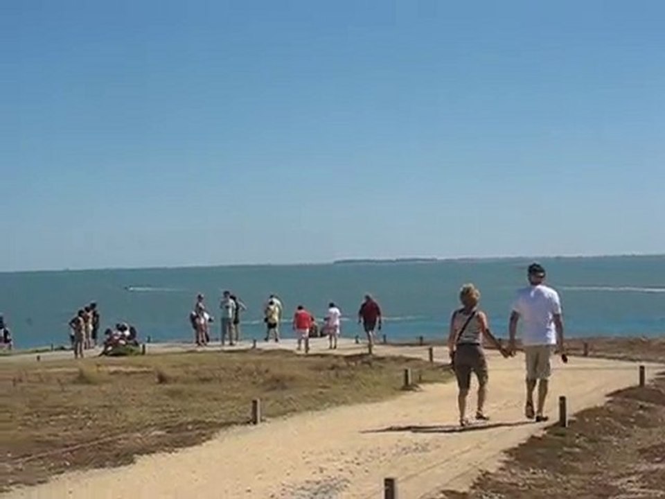 Pointe Saint Gildas : promeneurs