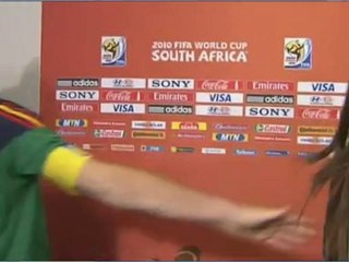 Casillas besa a Sara Carbonero