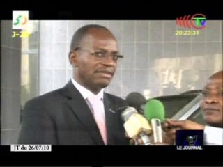 Bienvenu Okiemy félicite les lauréats du prix espoir