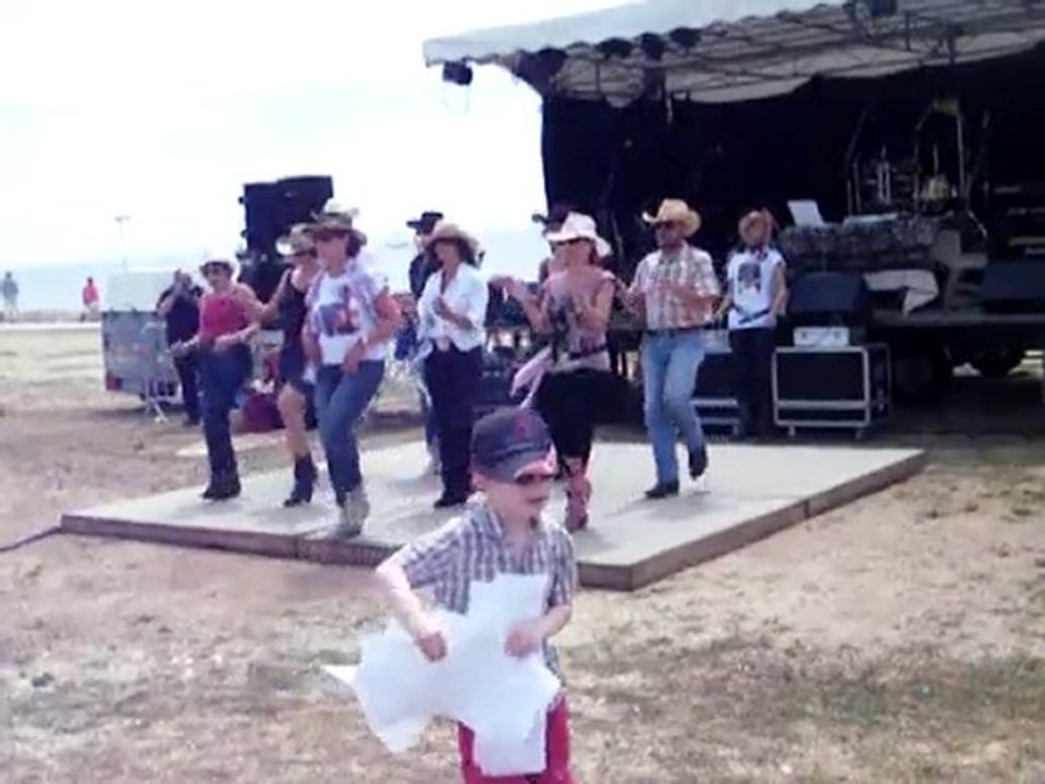 Chef de Baie - Plage en fête : Démo de Danse Country (2)