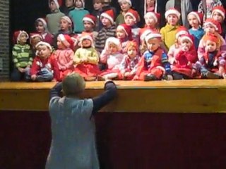 Zélie chante à la fête de noël