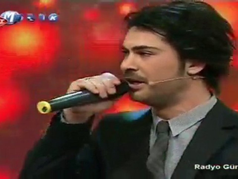 Oktay Ertuğrul £££ KIRMIZI KURDELE