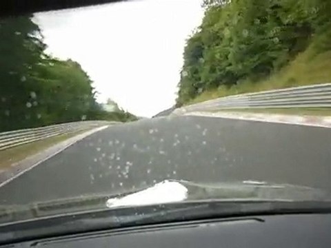 Nürburgring, Nissan GT-R, pneus lisses et pluie !