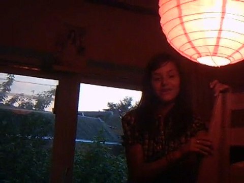 moi qui chante une chanson DEBILE!