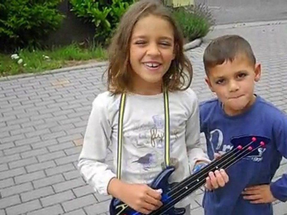 Mimi chante en allemand