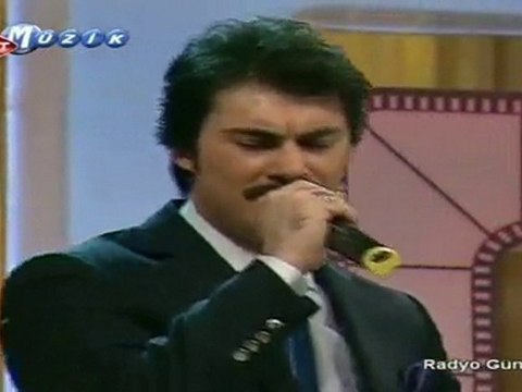 Oktay Ertuğrul £££ EVLERİNİN ÖNÜ BİR BÜYÜK ORMAN