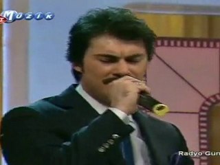 Oktay Ertuğrul £££ EVLERİNİN ÖNÜ BİR BÜYÜK ORMAN