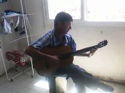 mon baux frere qui chante a la bien