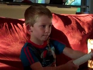 Clément joue à Mario Kart Wii