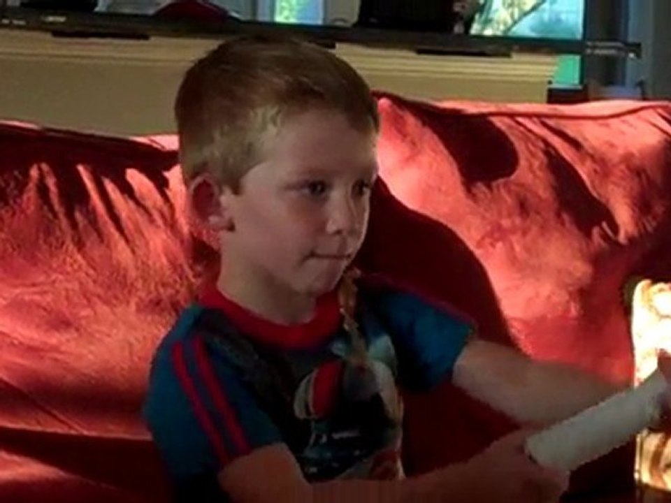 Clément joue à Mario Kart Wii