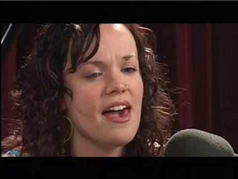 Hallelujah (Leonard Cohen) - Allison Crowe live-in-studio