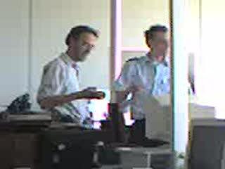 Hier met die telefoon