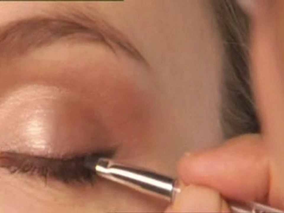 How to Apply Cream Eyeliner Clinique Brush on Cream Liner video