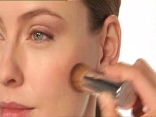 How to Apply  Blush - Clinique Quick Blush