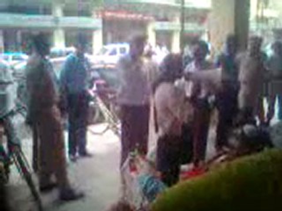 28/07/2010; la police empêche de nouveau une marche sur ltro