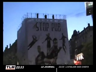 La pub Adidas pour l'OL taguée par des militants antipub