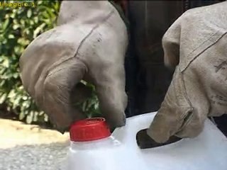 controllare il livello dell'acqua nella batteria