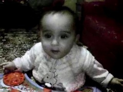 MELİSA ÖRÜMCEK ARABASINDA BOYNUNU TUTAMİYOR-2008 YILI