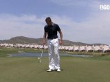 Golf Tip:How to flick the ball up like Tiger Woods