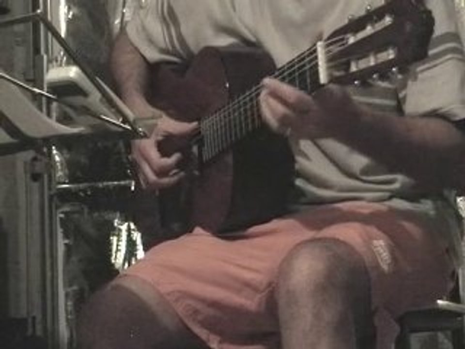 Lily à la guitare classique - Exercice (Pierre Perret)