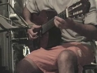 Lily à la guitare classique - Exercice (Pierre Perret)