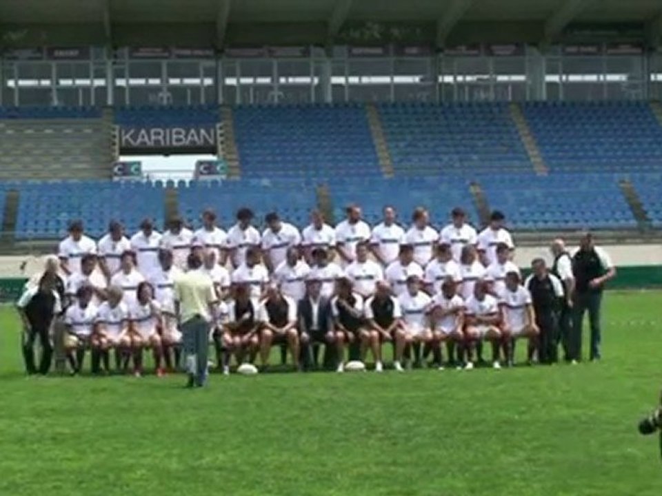 La photo officielle du groupe joueurs staff Saison 2010/11.