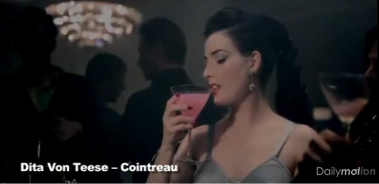 Zapping : Dita Von Teese picole et Miley Cyrus est provoc' !