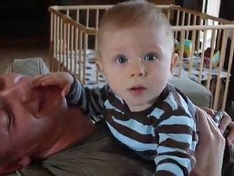 6 mois - Daen souhaite bon anniversaire à Opa !