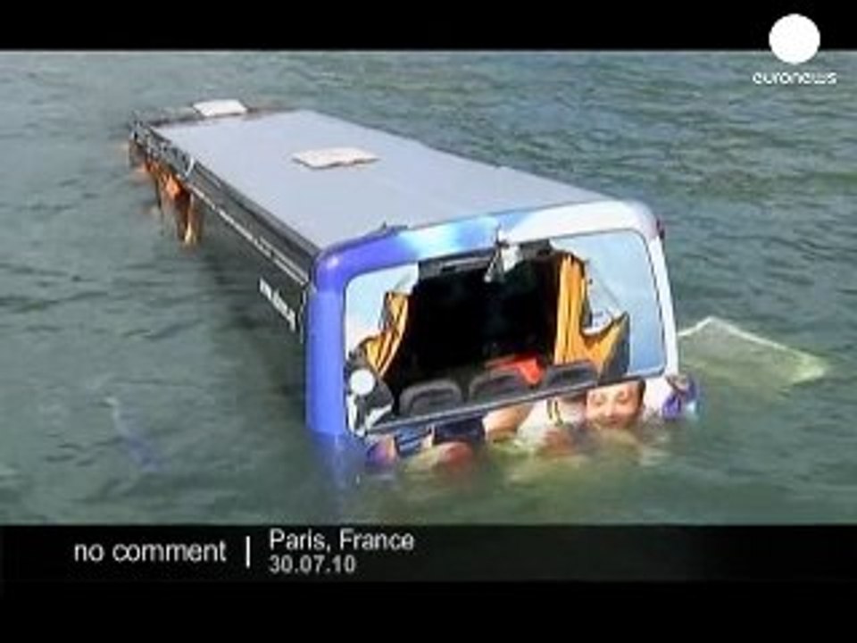 A bus Slides into Seine river in Paris - no comment