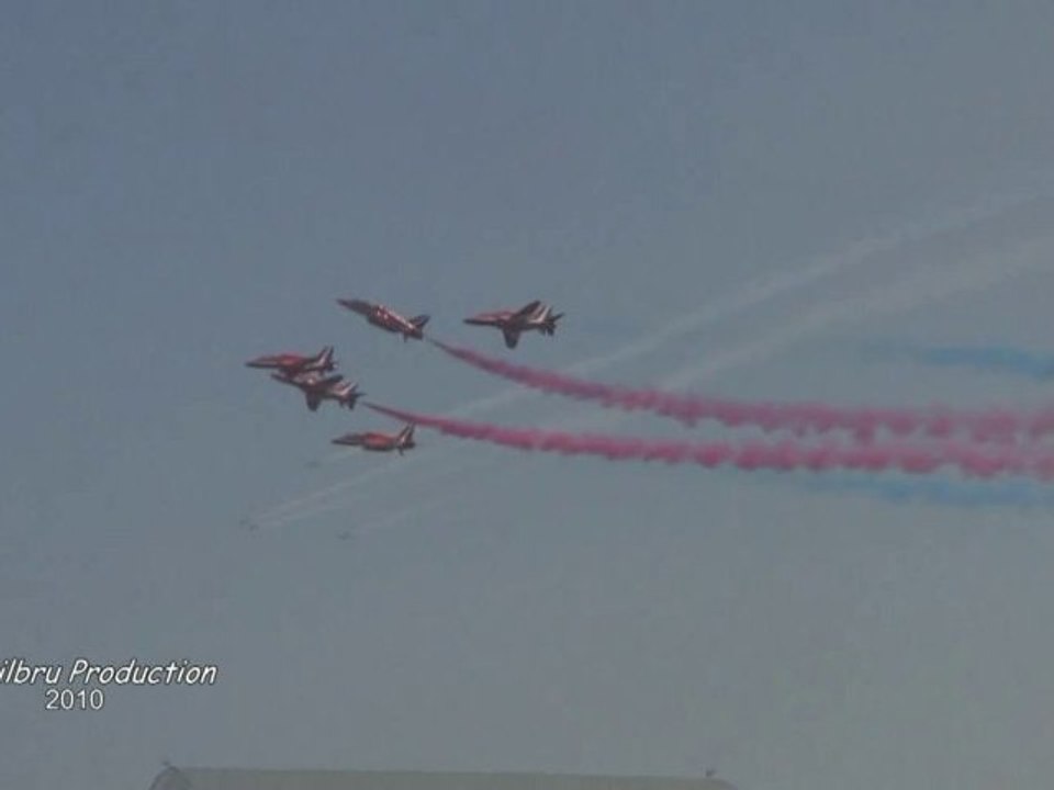 Les Red Arrows au meeting aérien 2010 de la BA 103 Cambrai