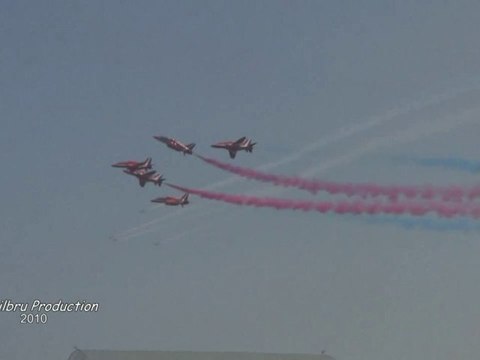 Les Red Arrows au meeting aérien 2010 de la BA 103 Cambrai