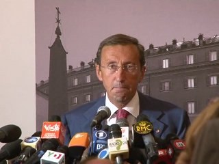 Italy's Fini refuses to quit as parliamentary speaker