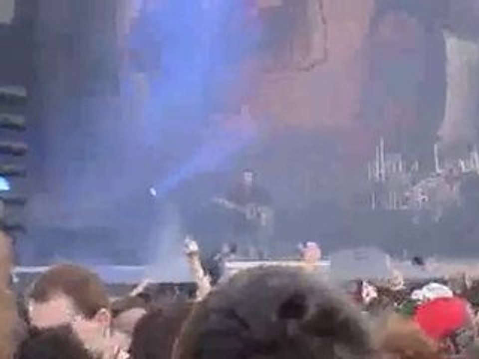 Avenged Sevenfold - So Far Away (Live)