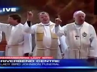 A VOIR !!! Signes sataniques aux funerailles de Lady Bird J