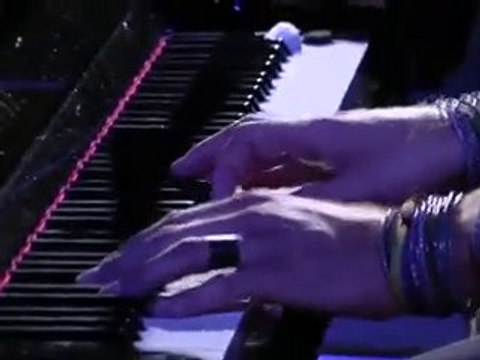 Coldplay covers Billie Jean Stripped