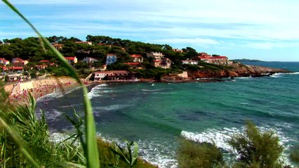 Surfing in Port-Issol