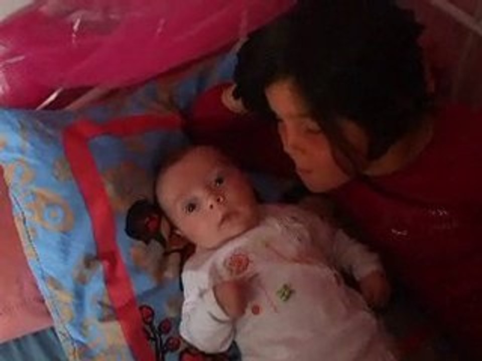 elena et sa grande soeur