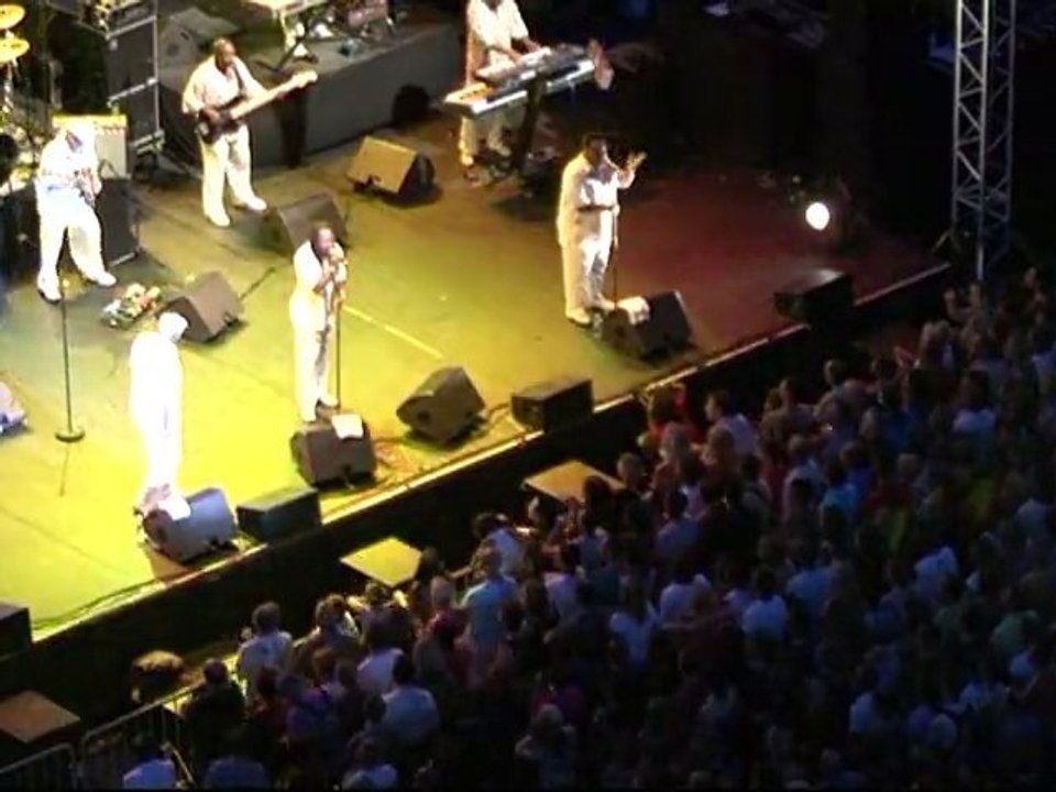 Earth Wind and Fire enflamme le château