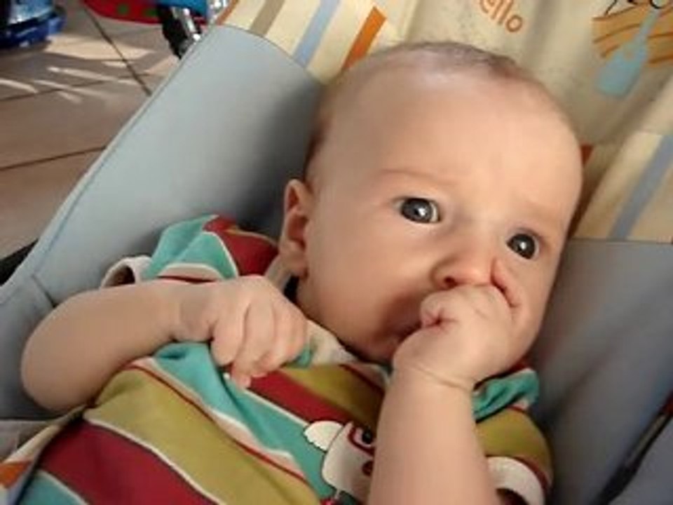 Nans a trouvé son pouce, le retour!